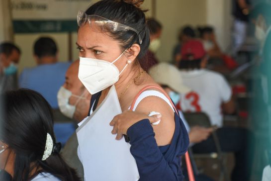 Durante esta etapa, se pretende que los maestros del país reciban también su vacuna. Durante esta etapa, se pretende que los maestros del país reciban también su vacuna.