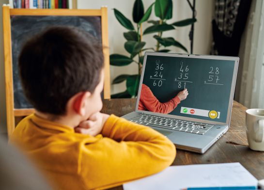 Por la pandemia, la comunidad escolar se vio obligada a utilizar distintas plataformas digitales para el aprendizaje. Por la pandemia, la comunidad escolar se vio obligada a utilizar distintas plataformas digitales para el aprendizaje.