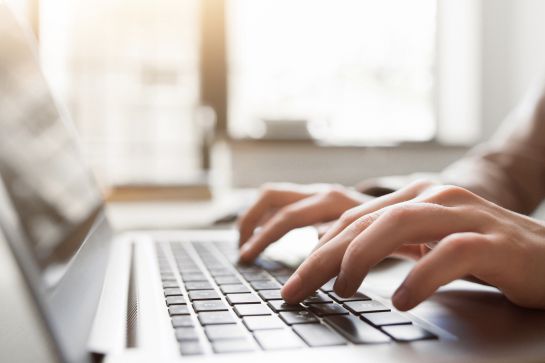 Una vez teniendo el correo electrónico de la persona encargada de las correcciones, ya podrá enviarse la solicitud. Una vez teniendo el correo electrónico de la persona encargada de las correcciones, ya podrá enviarse la solicitud.