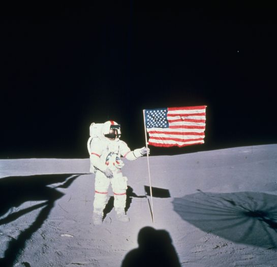 La misión Apolo 14, donde Stuart Roosa llevó semillas de árbol para ver cómo reaccionaban al entorno espacial. La misión Apolo 14, donde Stuart Roosa llevó semillas de árbol para ver cómo reaccionaban al entorno espacial.
