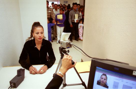 La visa para viajar a los Estados Unidos desde México puede obtenerse sin la necesidad de tener una entrevista con un oficial consular. La visa para viajar a los Estados Unidos desde México puede obtenerse sin la necesidad de tener una entrevista con un oficial consular.