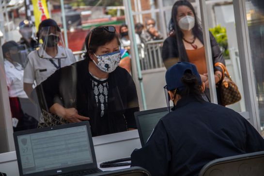 Deberás acudir al módulo de atención ciudadana que quede más cerca de tu domicilio con toda la documentación y formatos solicitados. Deberás acudir al módulo de atención ciudadana que quede más cerca de tu domicilio con toda la documentación y formatos solicitados.