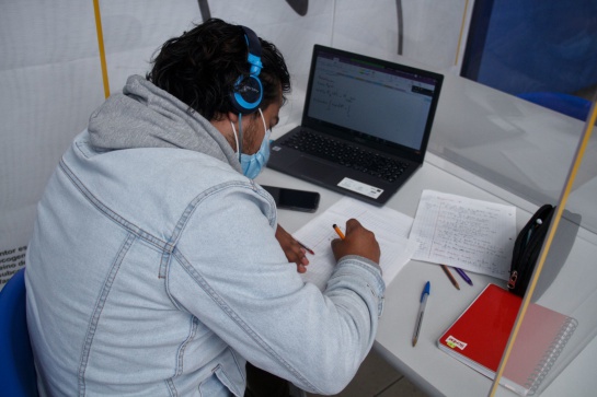 Los cursos también lo pueden tomar el público en general Los cursos también lo pueden tomar el público en general