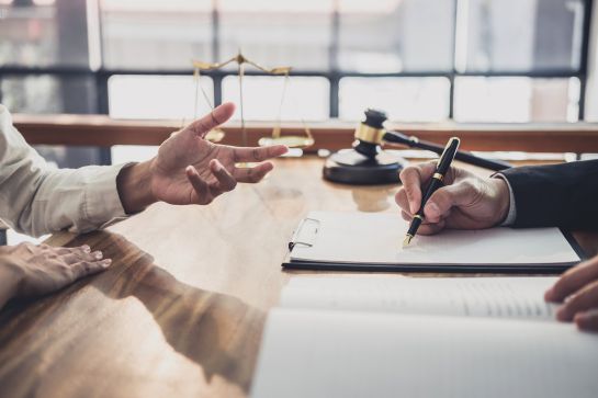 Los interesados que no sepan pueden descubrir si una persona fallecida les dejó dinero, propiedad o cualquier bien. Los interesados que no sepan pueden descubrir si una persona fallecida les dejó dinero, propiedad o cualquier bien.