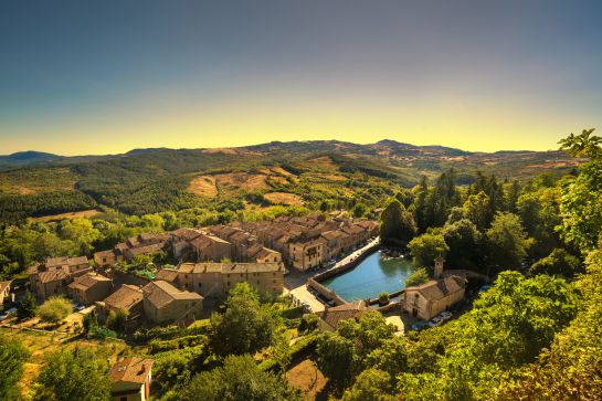 Las ciudades de Santa Fiora y Rieti lanzaron el programa para intentar fortalecer la economía local tras la pandemia. Las ciudades de Santa Fiora y Rieti lanzaron el programa para intentar fortalecer la economía local tras la pandemia.