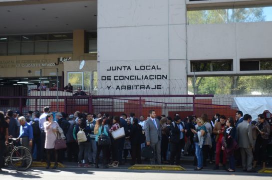 En caso de que el trabajador lo decida, existe la opción de presentar una demanda ante la Junta de Conciliación y Arbitraje. En caso de que el trabajador lo decida, existe la opción de presentar una demanda ante la Junta de Conciliación y Arbitraje.