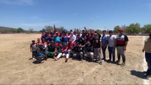 AMLO: Se salva AMLO de ser "ponchado" en juego de beisbol AMLO: Se salva AMLO de ser "ponchado" en juego de beisbol
