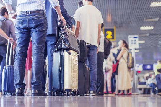 Distintas aerolíneas en Estados Unidos podrían comenzar a pesar a los pasajeros antes de subir al avión. Distintas aerolíneas en Estados Unidos podrían comenzar a pesar a los pasajeros antes de subir al avión.