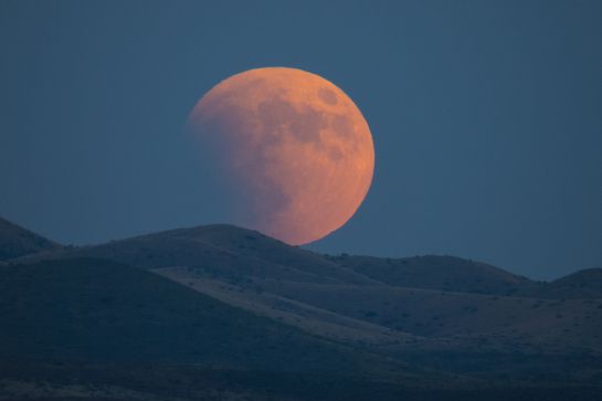 Además de ser una Luna de Sangre también será una superluna. Además de ser una Luna de Sangre también será una superluna.