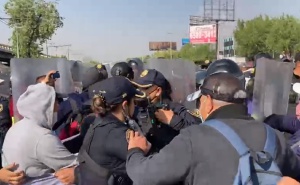 Manifestación de ex federales deja lesionados en inmediaciones del AICM Manifestación de ex federales deja lesionados en inmediaciones del AICM