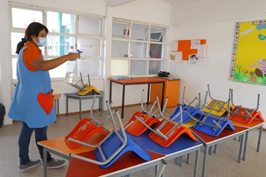 Se formarán tequios de limpieza que son equipos de trabajo colectivo y colaborativo de la comunidad para cuidar las escuelas Se formarán tequios de limpieza que son equipos de trabajo colectivo y colaborativo de la comunidad para cuidar las escuelas