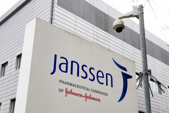 La vacuna fue desarrollada por Janssen Vaccines, que pertenece a la farmacéutica estadounidense Johnson & Johnson. La vacuna fue desarrollada por Janssen Vaccines, que pertenece a la farmacéutica estadounidense Johnson & Johnson.