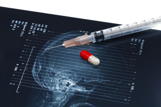 El aducanumab es un anticuerpo monoclonal que se administra a través de una inyección intravenosa de periodo mensual. El aducanumab es un anticuerpo monoclonal que se administra a través de una inyección intravenosa de periodo mensual.