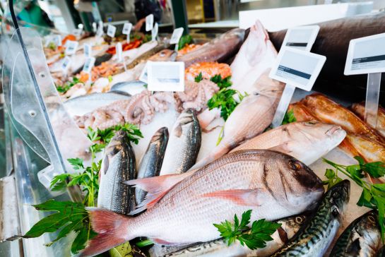 Las personas que llevan una dieta basada en el consumo de frutas, verduras y pescado tienen menor probabilidad de presentar un cuadro grave de COVID-19. Las personas que llevan una dieta basada en el consumo de frutas, verduras y pescado tienen menor probabilidad de presentar un cuadro grave de COVID-19.