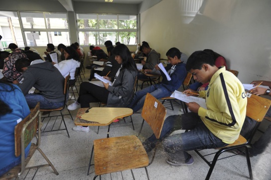 Entre más demanda tenga la escuela más alto será el puntaje Entre más demanda tenga la escuela más alto será el puntaje