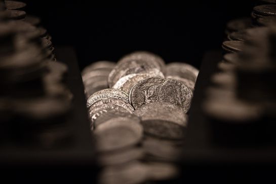 Las piezas deben tener ciertas características especiales y poco comunes. Las piezas deben tener ciertas características especiales y poco comunes.