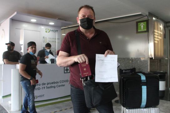 Solo podrá hacerse la prueba en un lapso de tres días o 72 horas antes de la salida del vuelo. Solo podrá hacerse la prueba en un lapso de tres días o 72 horas antes de la salida del vuelo.