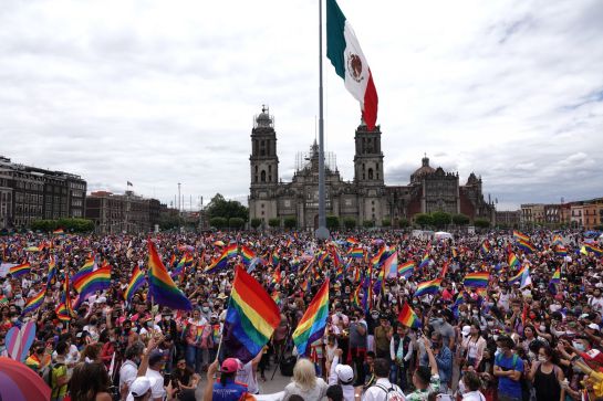 Marcharon 30 mil personas por Orgullo LGBTTTIQ+ pese a pandemia Marcharon 30 mil personas por Orgullo LGBTTTIQ+ pese a pandemia
