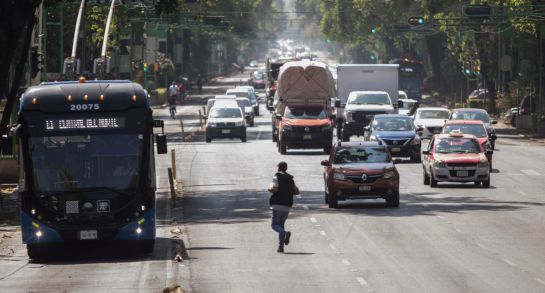 Este martes evita circular de las 5 horas a las 22 horas si tu automóvil tiene el engomado rosa Este martes evita circular de las 5 horas a las 22 horas si tu automóvil tiene el engomado rosa