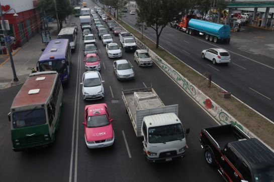 Los vehículos conducidos por trabajadores de la salud, con tarjetón autorizado, sí pueden circular Los vehículos conducidos por trabajadores de la salud, con tarjetón autorizado, sí pueden circular
