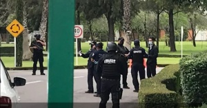 Marchan estudiantes demandando fuera armas del campus de la UDLAP Marchan estudiantes demandando fuera armas del campus de la UDLAP