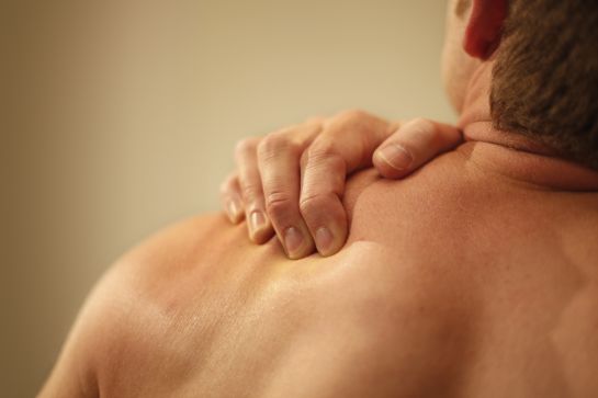 Uno de los síntomas es dolor o sensibilidad muscular, contracciones musculares. Uno de los síntomas es dolor o sensibilidad muscular, contracciones musculares.