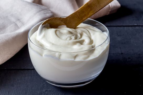 Después de la vacuna es recomendable tener una dieta rica en fibra y comer alimentos fermentados como el yogurt. Después de la vacuna es recomendable tener una dieta rica en fibra y comer alimentos fermentados como el yogurt.
