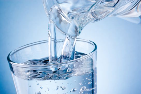 Una de las cosas más importantes antes y después de ser vacunado es tomar agua natural. Una de las cosas más importantes antes y después de ser vacunado es tomar agua natural.