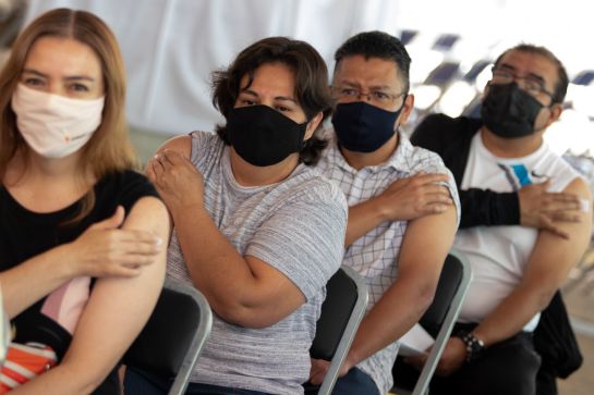 El gobierno de la Ciudad de México dio a conocer cómo los ciudadanos que no hayan sido inmunizados pueden recibir la primera o segunda vacuna. El gobierno de la Ciudad de México dio a conocer cómo los ciudadanos que no hayan sido inmunizados pueden recibir la primera o segunda vacuna.