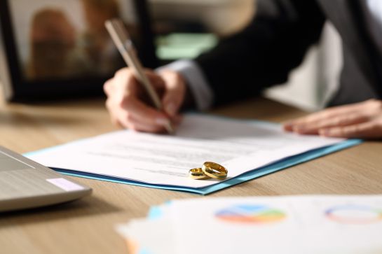 Ambas partes del matrimonio deberán presentarse ante el Juzgado Familiar de Procesos oral. Ambas partes del matrimonio deberán presentarse ante el Juzgado Familiar de Procesos oral.