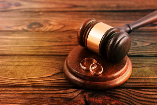 Forzosamente se necesita de un abogado para seguir con el proceso. Forzosamente se necesita de un abogado para seguir con el proceso.
