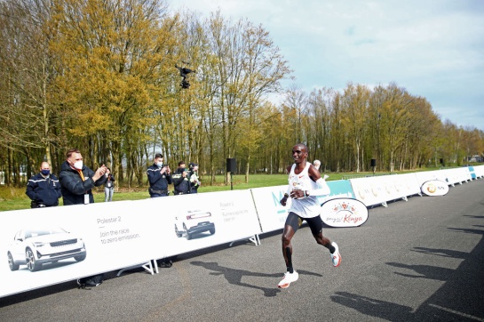 A sus 35 años ha ganado 12 de 13 maratones en los que ha participado durante su carrera como corredor A sus 35 años ha ganado 12 de 13 maratones en los que ha participado durante su carrera como corredor
