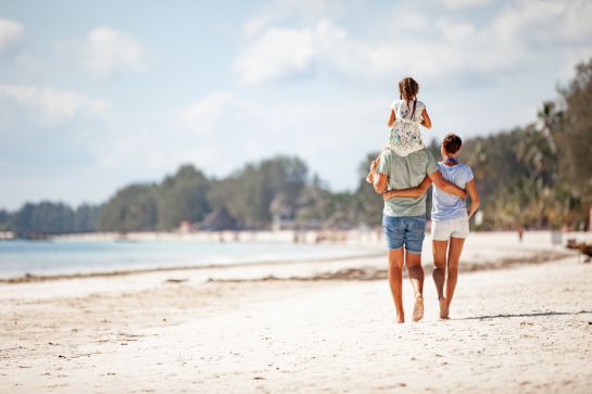 Al cumplir un año en la empresa se tienen 6 días de vacaciones. Al cumplir un año en la empresa se tienen 6 días de vacaciones.