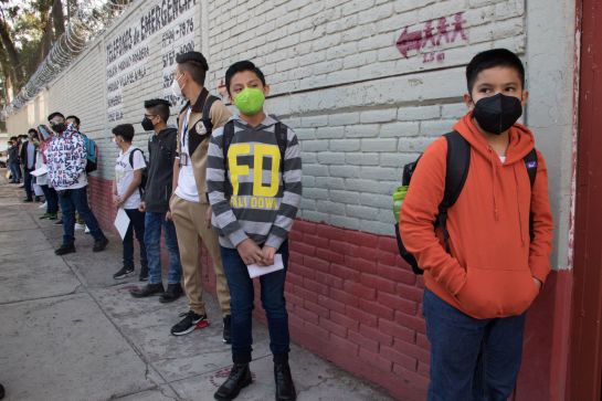 Los estudiantes que entran a la secundaria en este regreso a clases ya pueden conocer cuál fue la escuela que se les asignó. Los estudiantes que entran a la secundaria en este regreso a clases ya pueden conocer cuál fue la escuela que se les asignó.