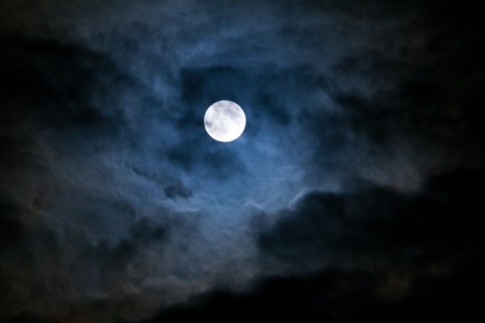 El próximo domingo 22 de agosto a partir de que empiece a anochecer podrás ver la Luna Azul El próximo domingo 22 de agosto a partir de que empiece a anochecer podrás ver la Luna Azul