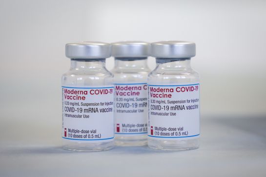 La vacuna Moderna ha sido aprobada en México con la finalidad de seguir inmunizando a la población contra el COVID-19. La vacuna Moderna ha sido aprobada en México con la finalidad de seguir inmunizando a la población contra el COVID-19.