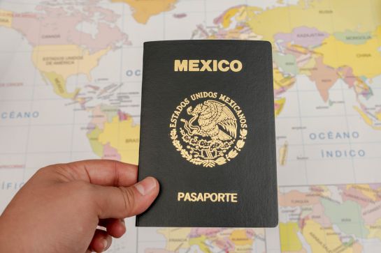 Contar con pasaporte vigente como identificación oficial. Contar con pasaporte vigente como identificación oficial.