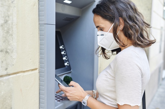 Es importante que estés muy atento antes de introducir tu tarjeta en algún cajero automático Es importante que estés muy atento antes de introducir tu tarjeta en algún cajero automático