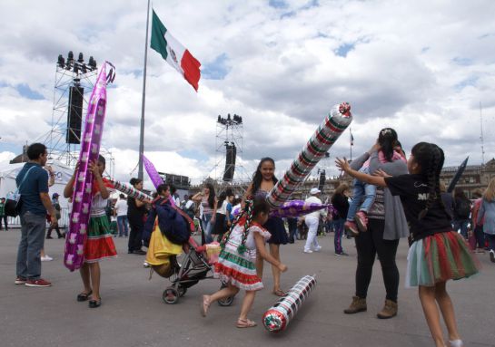 La Ley Federal del Trabajo señala que los días festivos deben ser considerados como inhábiles en todo el país. La Ley Federal del Trabajo señala que los días festivos deben ser considerados como inhábiles en todo el país.
