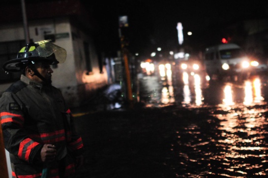 La tormenta supero los 24 milímetros por metro cuadrado, lo que superó la capacidad del sistema de drenaje para el desalojo de las aguas pluviales La tormenta supero los 24 milímetros por metro cuadrado, lo que superó la capacidad del sistema de drenaje para el desalojo de las aguas pluviales