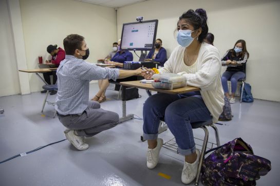 Los pagos correspondientes se harán de manera mensual: los estudiantes recibirán 800 pesos a lo largo de 10 meses. Los pagos correspondientes se harán de manera mensual: los estudiantes recibirán 800 pesos a lo largo de 10 meses.