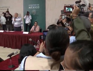 Damnificados de Puebla dan "portazo" a AMLO para exigirle apoyos Damnificados de Puebla dan "portazo" a AMLO para exigirle apoyos