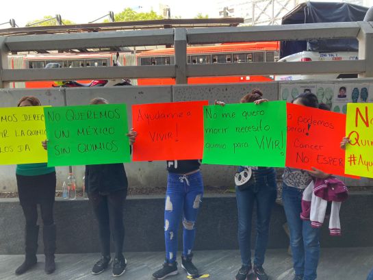 Padres de niños con cáncer denuncian al secretario de Salud ante FGR Padres de niños con cáncer denuncian al secretario de Salud ante FGR