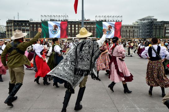 AMLO conmemora el 111 aniversario de la Revolución Mexicana AMLO conmemora el 111 aniversario de la Revolución Mexicana