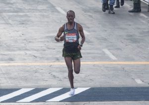 Mexicanos hacen el 1-2 en Maratón CDMX Mexicanos hacen el 1-2 en Maratón CDMX