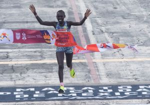Mexicanos hacen el 1-2 en Maratón CDMX Mexicanos hacen el 1-2 en Maratón CDMX