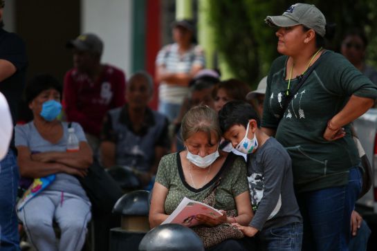 Tanto pensionados como jubilados del IMSS y del ISSSTE podrán recibir los depósitos correspondientes de dicho mes. Tanto pensionados como jubilados del IMSS y del ISSSTE podrán recibir los depósitos correspondientes de dicho mes.