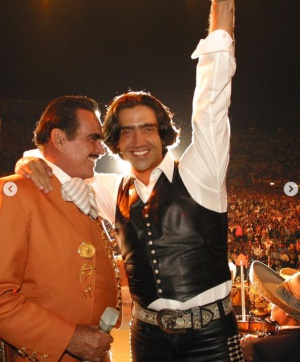 Alejandro Fernández y su emotivo mensaje a su padre: Alejandro Fernández se despide de Vicente Fernández Alejandro Fernández y su emotivo mensaje a su padre: Alejandro Fernández se despide de Vicente Fernández