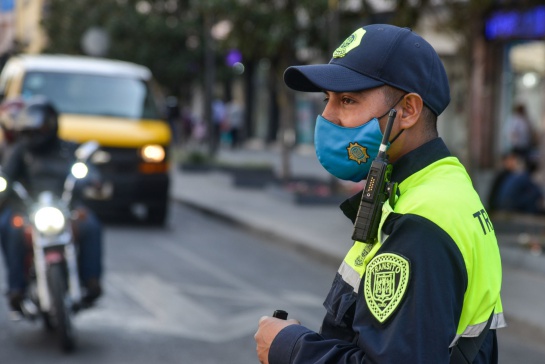 Los únicos que pueden infraccionarte en la CDMX son los agentes de tránsito autorizados que portarán uniformes especiales Los únicos que pueden infraccionarte en la CDMX son los agentes de tránsito autorizados que portarán uniformes especiales
