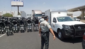 Liberan bloqueo en caseta Chalco-Cuautla por joven desaparecido Liberan bloqueo en caseta Chalco-Cuautla por joven desaparecido